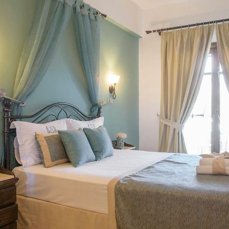 Apart Boutique Giorgos Amolianí Bilik gambar