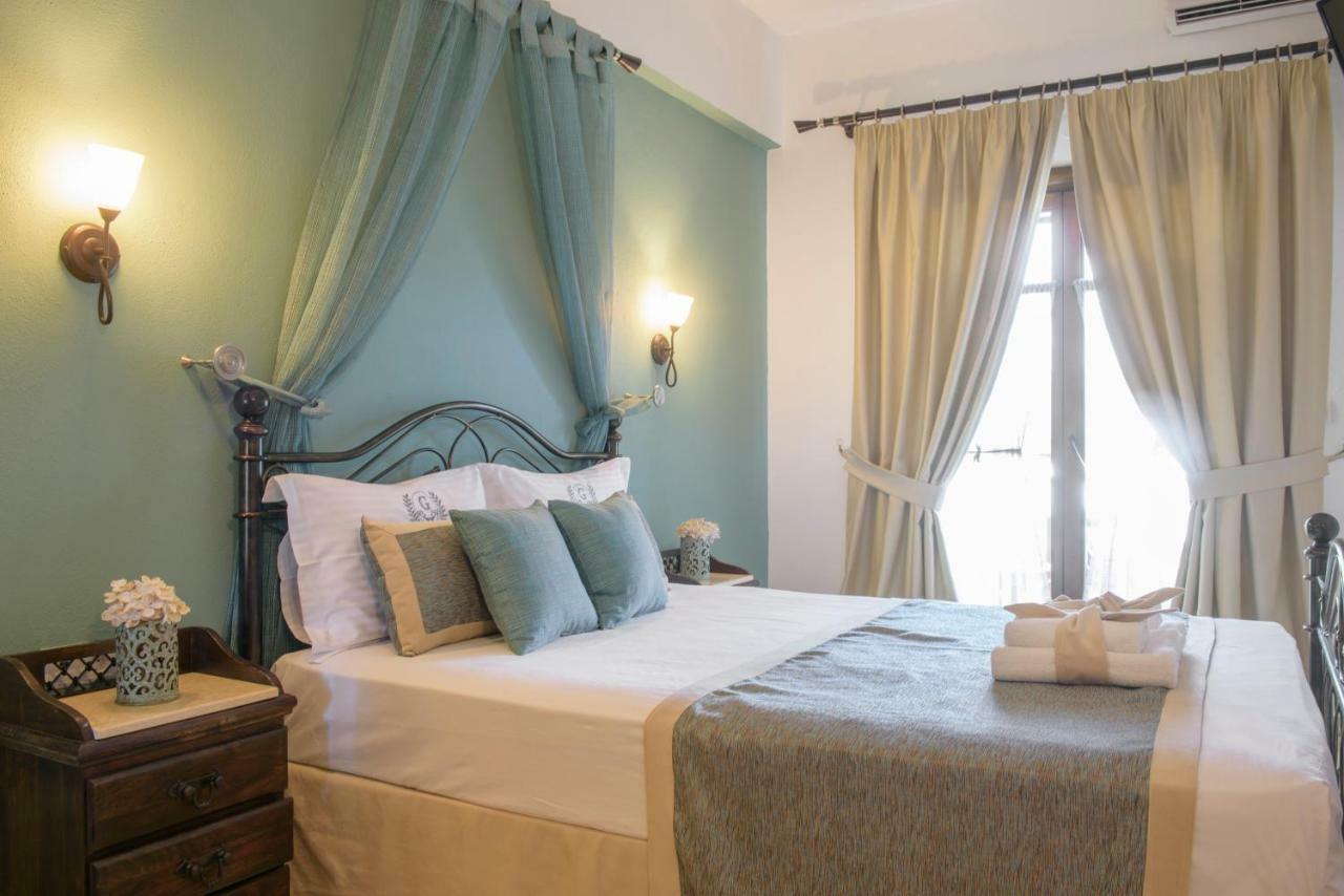 Apart Boutique Giorgos Amolianí Bilik gambar