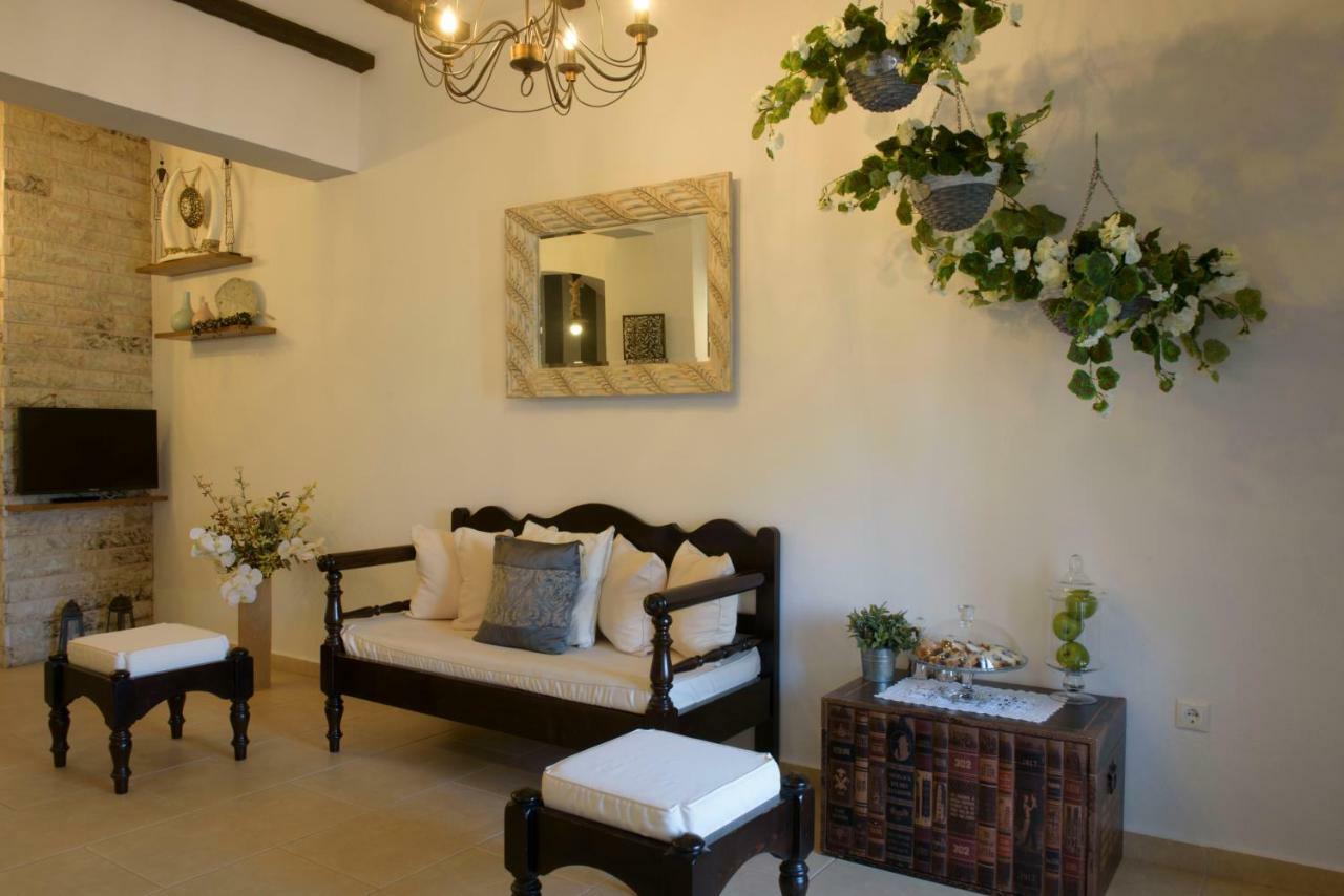 Apart Boutique Giorgos Amolianí Dalaman gambar