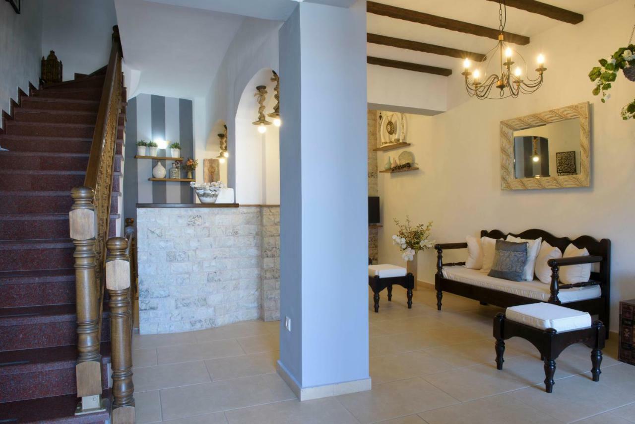 Apart Boutique Giorgos Amolianí Dalaman gambar